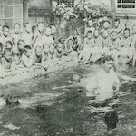 東京市常磐尋常小學校の校內水泳場<br>Swimming pool at Tokiwa Primary School<br>Source: 兒童の衛生, 1921