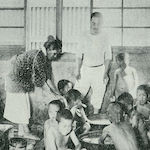 靈岸小學校に於ける男兒の入浴<br>Boys taking a bath at Reigan Primary School<br>Source: 兒童の衛生, 1921