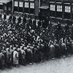 1200名を超えた在学児童の朝礼<br>Over 1200 school children at morning assembly, before the 1923 earthquake and fires<br>Source: 錦華の百年, 1974