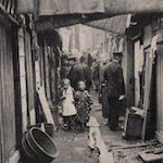 芝區新網町細民長屋<br>Living condition of Tokyo's poorest residents (<i>saimin</i>) in Shiba ward<br>Source: 東京市内の細民に關する調査, 1921