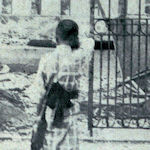 焼失した泰明尋常小學校<br>Child outside the ruins of Taimei Primary School, Kyōbashi<br>Source: 東京市教育復興誌, 1930