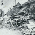 牛込改代町四四<br>Collapsed buildings in Kaitai-chō, Ushigome<br>Source: 大正大震災誌  警示廳, 1925