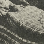 神田一ツ橋小學校配給の光景<br>Distribution of warm bedding at Hitotsubashi Primary School, Kanda<br>Source: 大正震災志寫眞帖  內務省社會局編, 1926