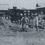 兩國配給所 (十月廿五日)<br>Ryōgoku relief distribution depot, 25 October 1923<br>Source: 東京震災錄, 1926