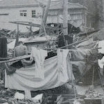 牛込區西五軒町通  九月五日<br>Makeshift shelters in the ruins of Ushigome, 5 September 1923<br>Source: 大正大震災誌  警示廳, 1925