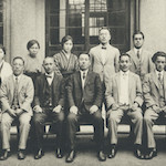 職員<br>Ogawa Primary School teachers<br>Source: 復興校舎落成記念, 1928
