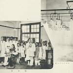 衛生室, シャワーバス室<br>Ogawa Primary School: Hygiene room (left) and bathroom with showers (right)<br>Source: 復興校舎落成記念, 1928
