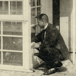 傳書鳩飼養舍<br>Takechō Primary School: Rooftop bird cage for raising pigeons<br>Source: 東京市竹町小学校 復興校舎落成記念写真帳, 1929