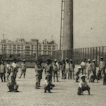 屋上運動場<br>Takechō Primary School: Rooftop sportsground<br>Source: 東京市竹町小学校 復興校舎落成記念写真帳, 1929