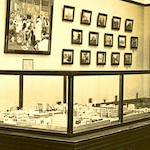 復興記念館　二階中央陳列室の一部<br>Great Kantō Earthquake Memorial Museum. View of the second floor exhibition.<br>Source: Postcard