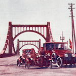 (復興祭御巡幸記念) 清洲橋御通過の鹵簿<br>Imperial procession passes over Kiyosu Bridge<br>Source: Postcard, 1930